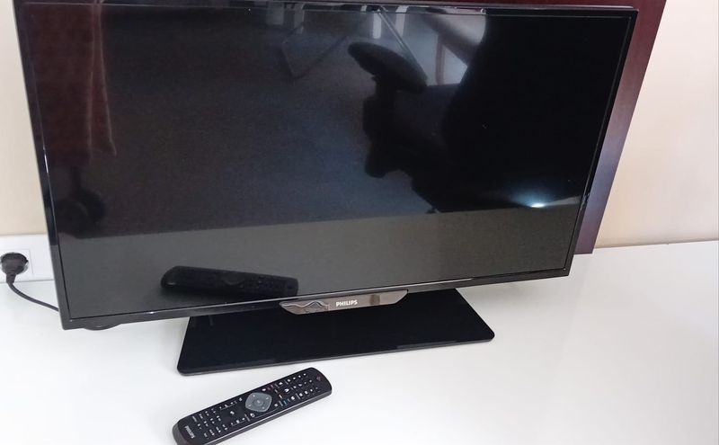 TV Philips 32" (32PFH5300/88)