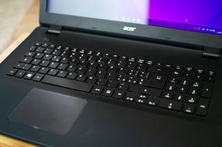 Portátil Acer 17", SSD 256GB, W11