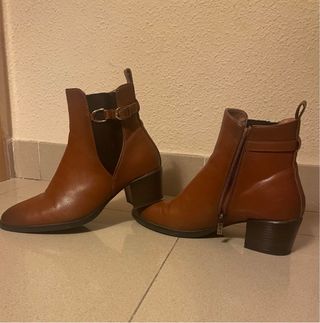 Botines marrones con hebilla