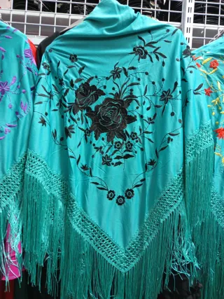 Mantón Flamenco Turquesa Bordado Negro
