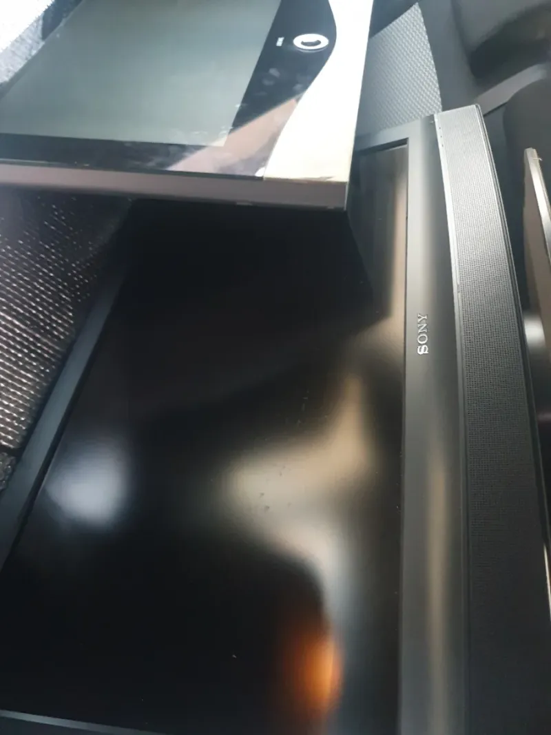 2 tv Loewe y 1 tv Sony afbeelding 2
