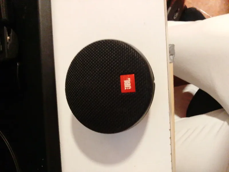 Altavoz JBL casi nuevo