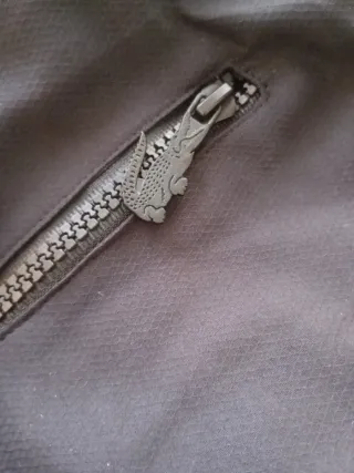 Conjunto deportivo Lacoste beige y negro