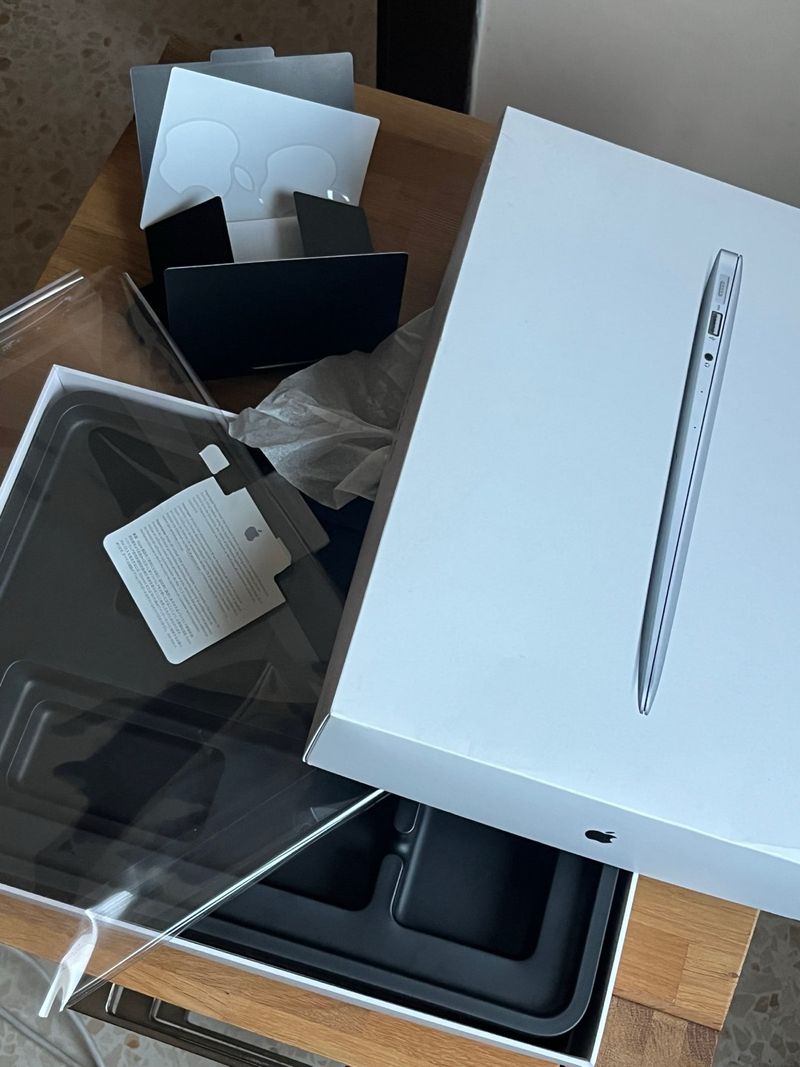Caja MacBook Air (sin ordenador)