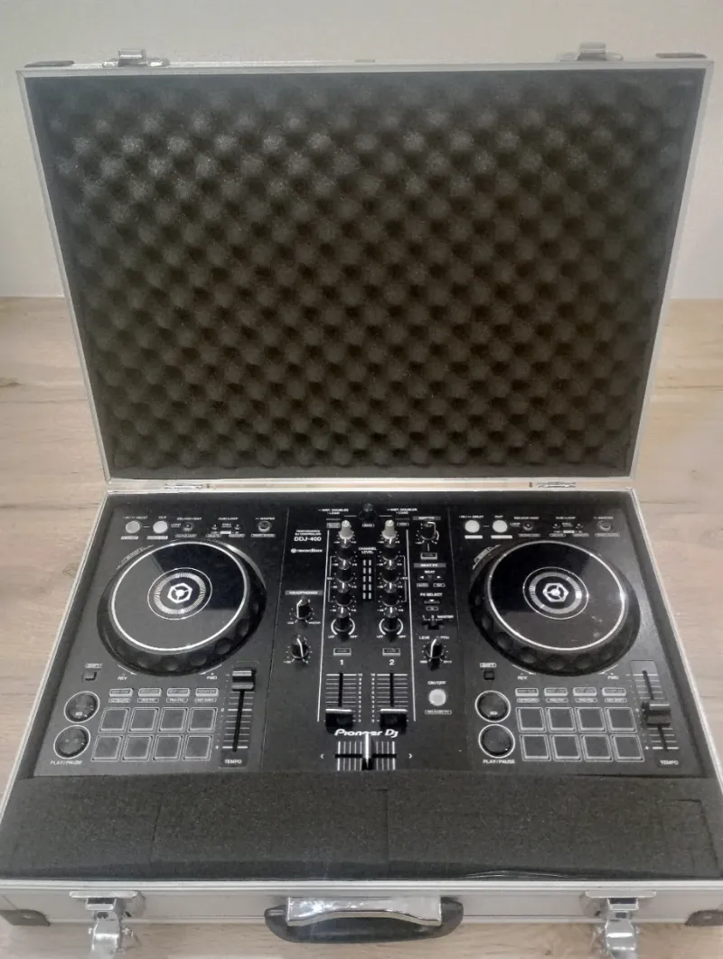 Pioneer DDJ-400 con estuche afbeelding 2