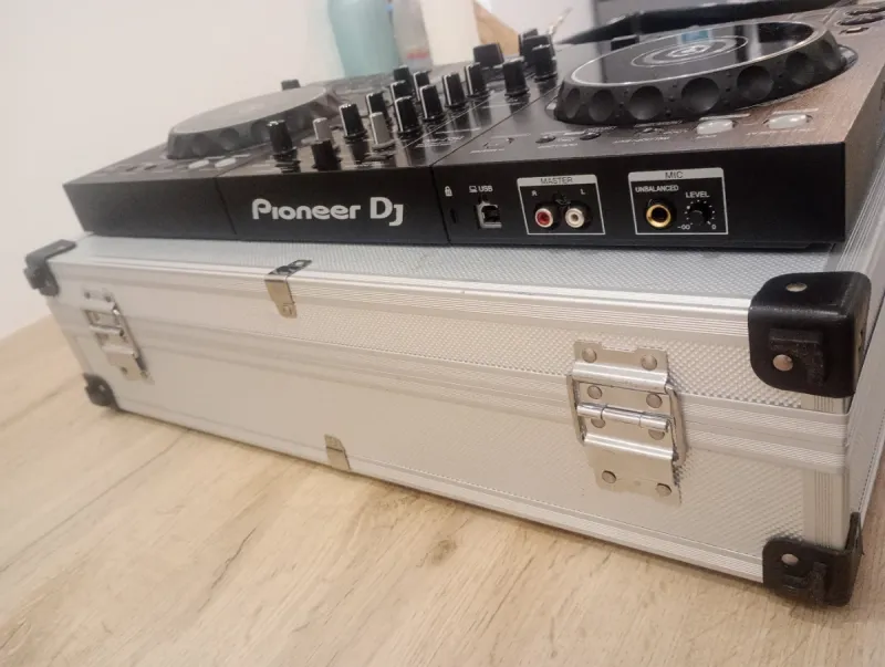 Pioneer DDJ-400 con estuche afbeelding 4