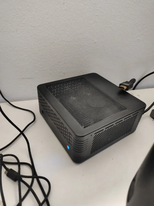 Minisforum X400 Mini PC Negro