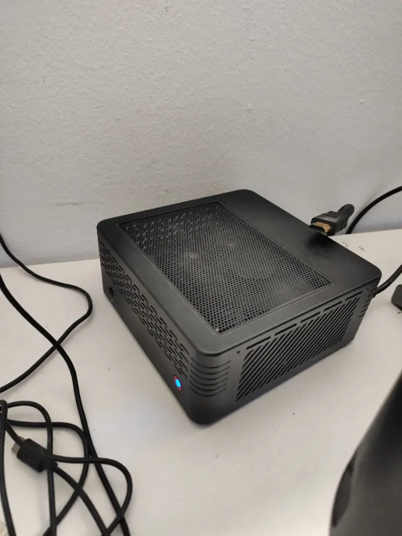 Minisforum X400 Mini PC Negro