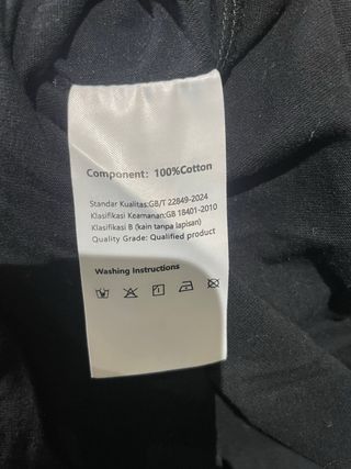 Camiseta Bape Negra con Estampado Camuflaje Rosa