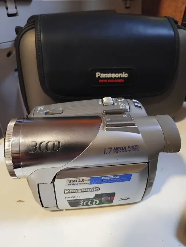 Videocámara Panasonic NV-GS75