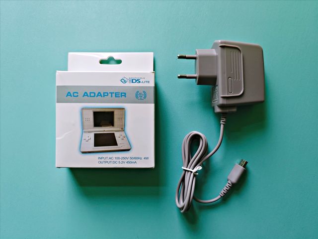 NINTENDO DS LITE CARGADOR