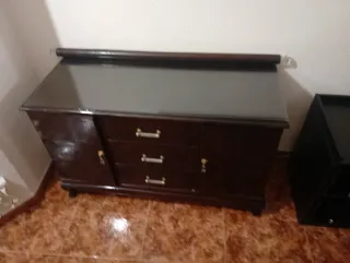 Aparador buffet clásico madera y cristal
