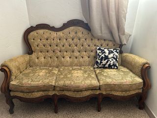 Sofá antiguo capitoné
