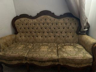 Sofá antiguo capitoné