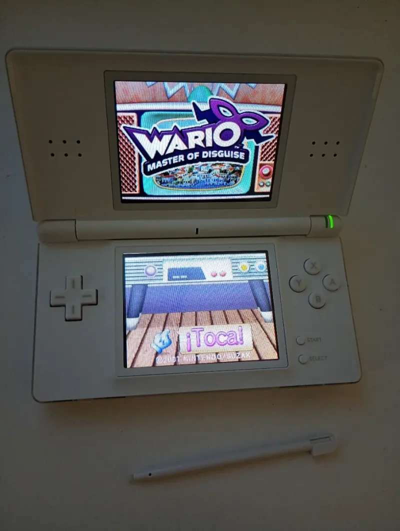 Nintendo DS Lite Blanca + R4 + Funda + Cargador