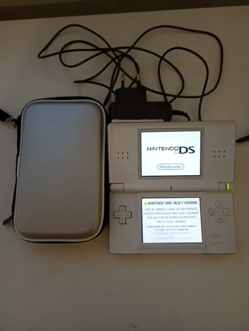 Nintendo DS Lite Blanca + R4 + Funda + Cargador afbeelding 3