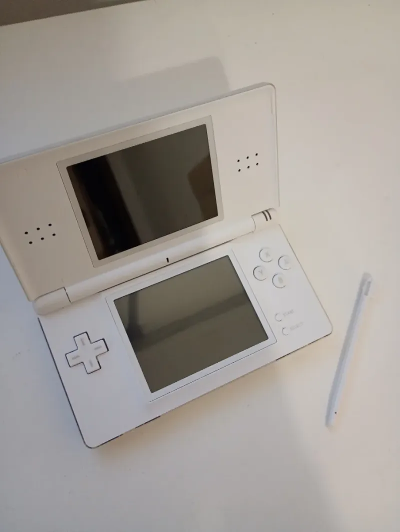 Nintendo DS Lite Blanca + R4 + Funda + Cargador afbeelding 5