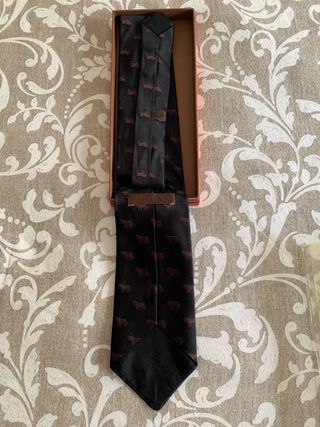 Corbata Loewe Seda negra y rojo.