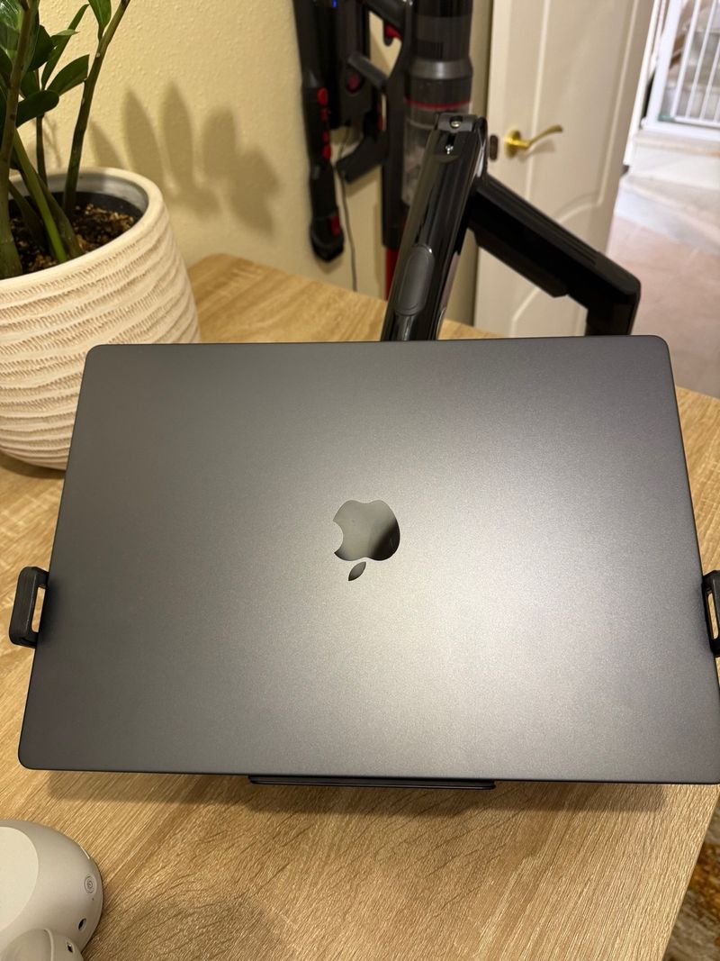 Monitor vesa arm con laptop vesa holder