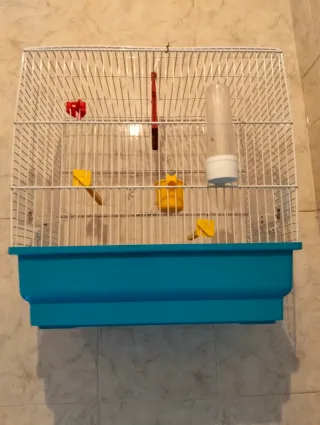 Jaula para pájaros blanca y azul
