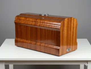 Tapa antigua máquina coser ALFA como nuevo