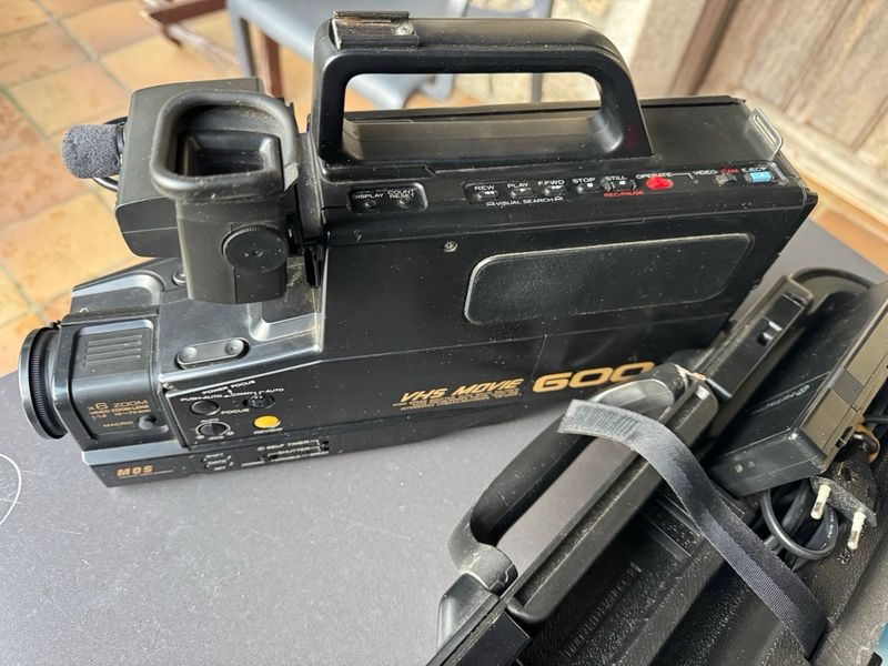 Videocámara Hitachi VHS VM-600E afbeelding 3