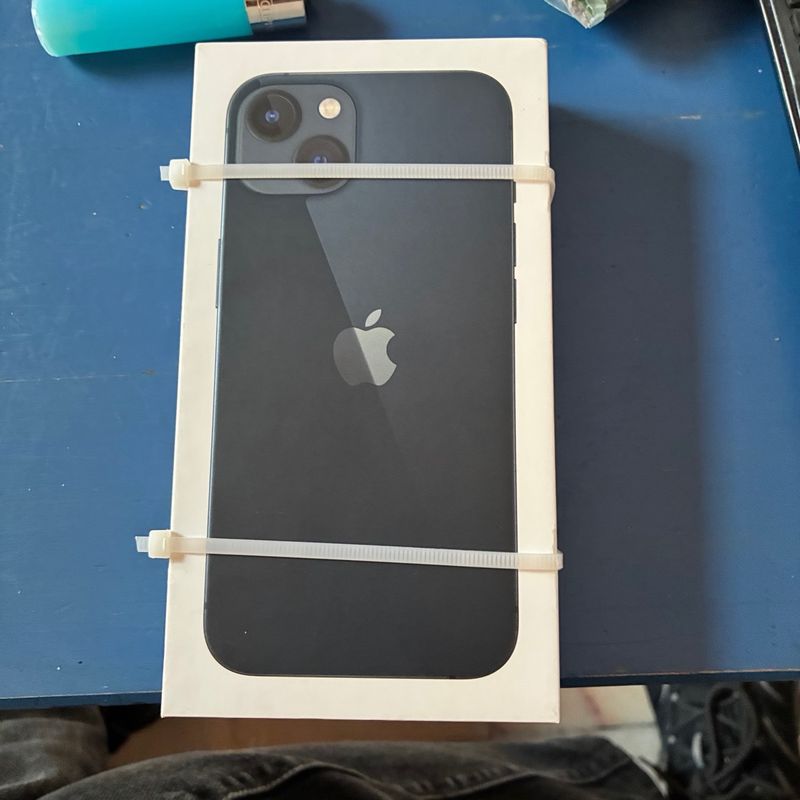 Caja iPhone 13 Apple