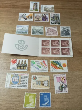 1987 Lote 23 sellos (incluye 6 en carnet serie bás