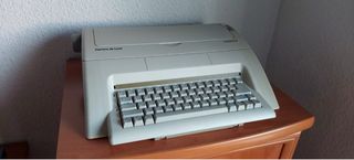 Máquina de escribir eléctrica Olympia Carrera de L