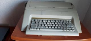 Máquina de escribir eléctrica Olympia Carrera de L