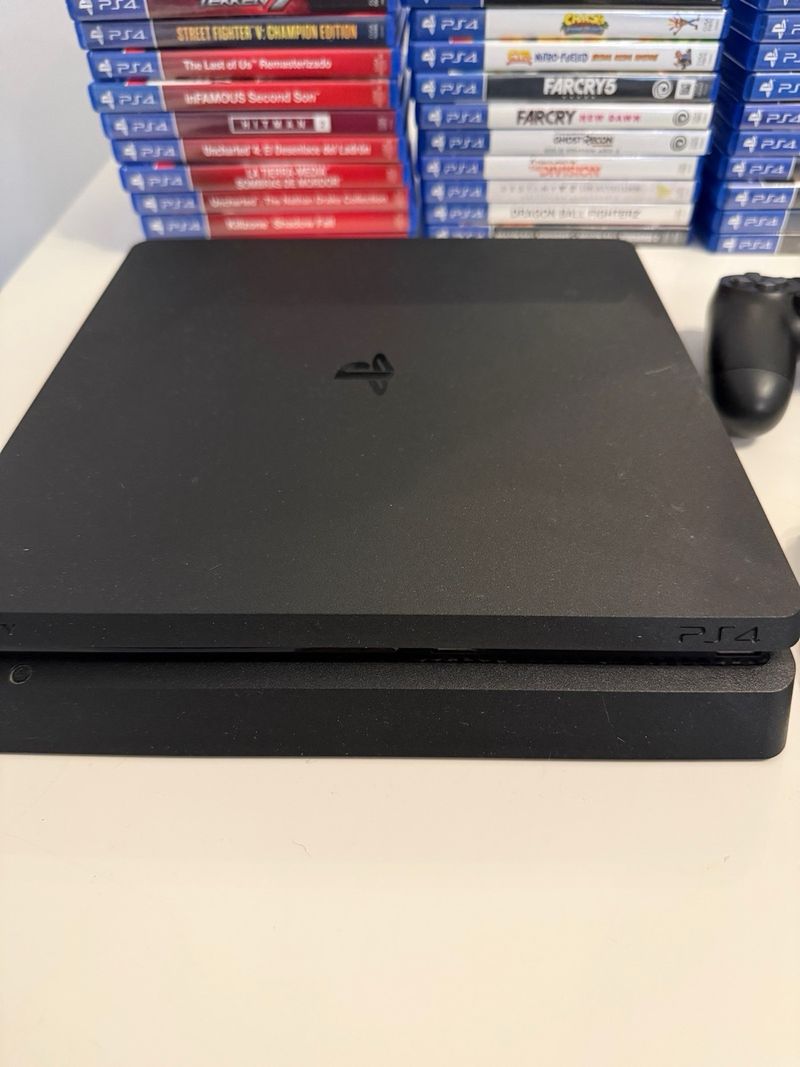 Pack PS4 Slim + Disco 4TB + 43 juegos afbeelding 2