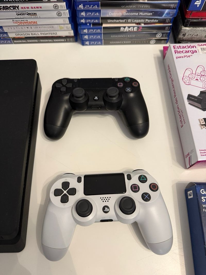 Pack PS4 Slim + Disco 4TB + 43 juegos afbeelding 3
