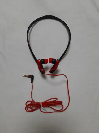 Auriculares con puente negro y rojo