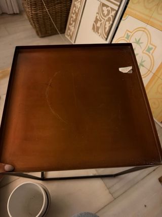 Mesa auxiliar metal. Acabado bronce