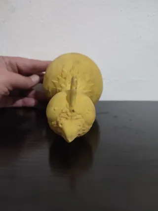 Juguete de goma con forma de pollo