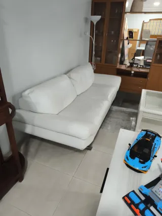 Sofá de piel blanco