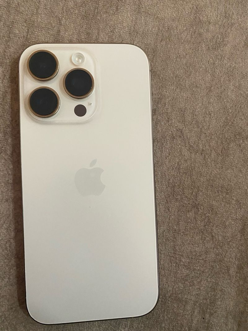 iPhone 16 Pro Dorado afbeelding 7