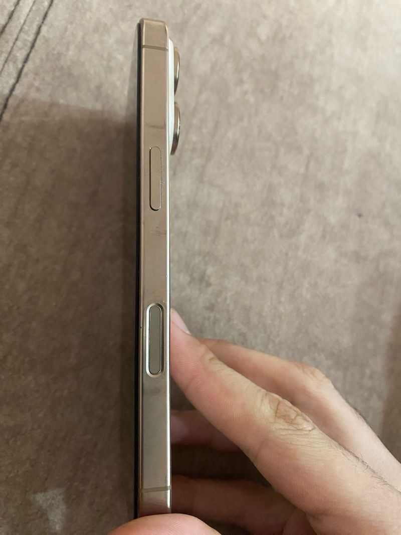 iPhone 16 Pro Dorado afbeelding 6