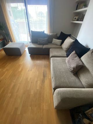 Sofá esquinero beige y gris