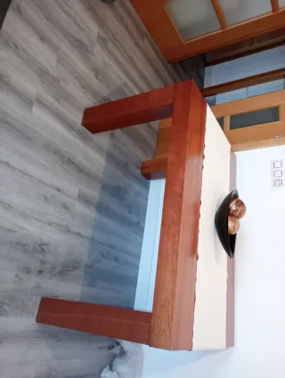 Mesa de comedor extensible muy elegante de madera