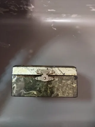 Caja decorada con pintura