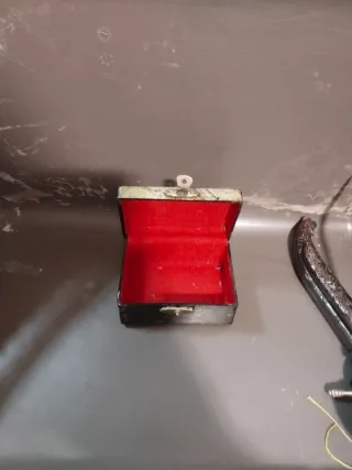 Caja decorada con pintura