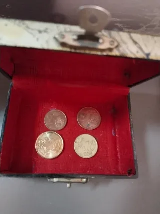 Caja decorada con pintura