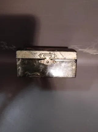 Caja decorada con pintura