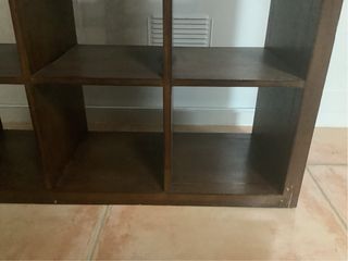 Estantería de madera maciza Banak importa.