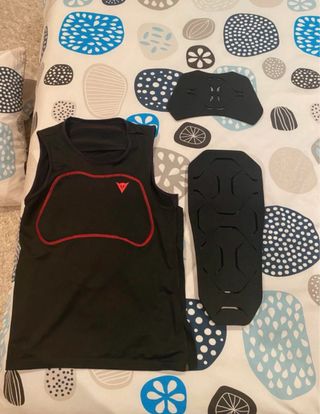 Pechera Dainese negra talla niño 11-15 años