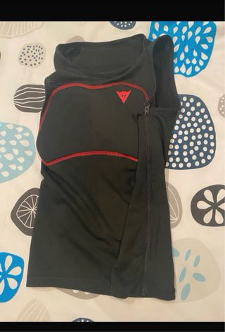 Pechera Dainese negra talla niño 11-15 años