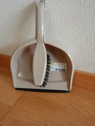 Recoge polvo y cepillo a estrenar