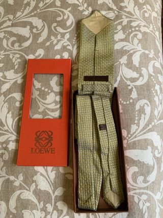 Corbata Seda Loewe beige.