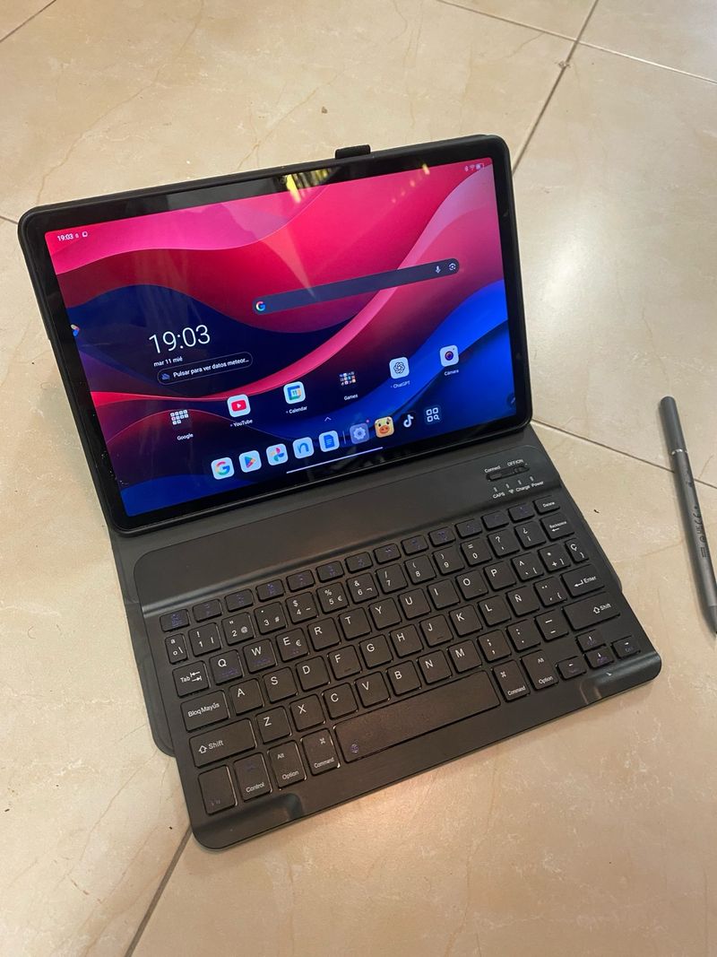 Tablet Lenovo con Teclado, pen y funda